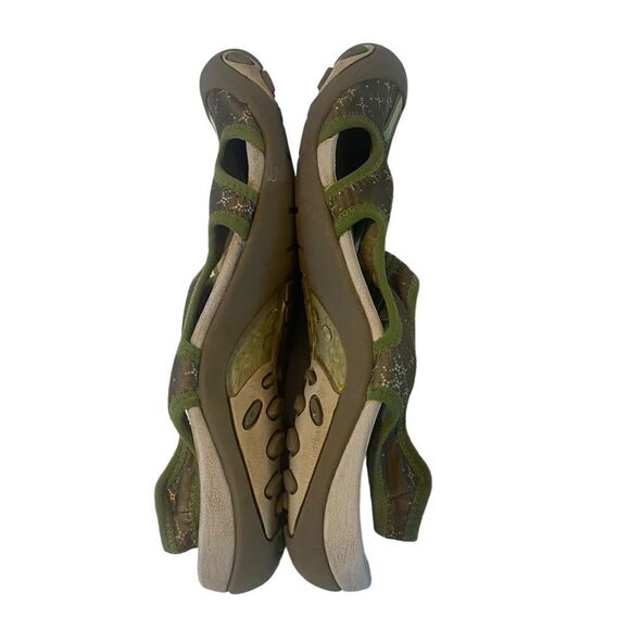 Merrell Army Green Canvas Water/Hiking Shoe in Ladies Size 8 - Picture 5 of 7